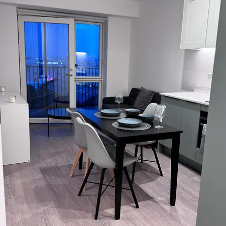 Modern Gem Near Excel London & O2 Arena Balcony! Apartment Exterior photo
